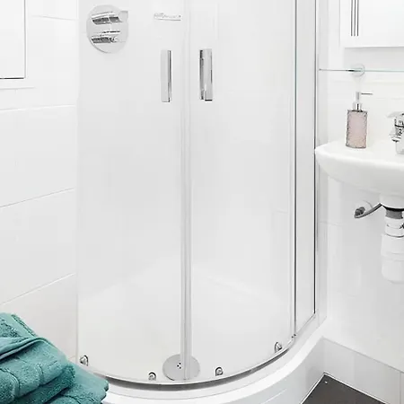 Chapter Lewisham Student Only, Cozy Budget With Shared Washroom * London