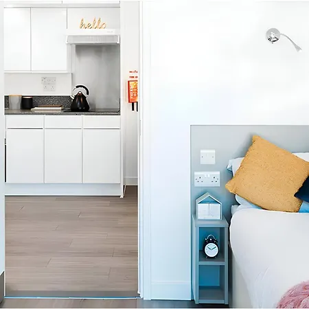 Chapter Lewisham Student Only, Cozy Budget With Shared Washroom Apartment