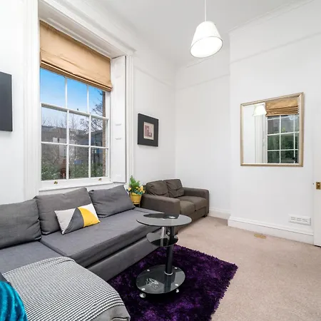 Apartment Spacious Canary Wharf Near 02 Arena, Excel Exhibition Centre, With Free Parking & Wifi London