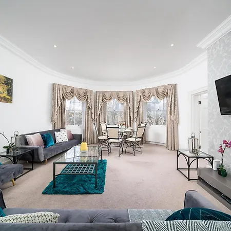 Apartment Spacious Canary Wharf Near 02 Arena, Excel Exhibition Centre, With Free Parking & Wifi *