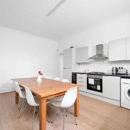 Spacious Canary Wharf Near 02 Arena, Excel Exhibition Centre, With Free Parking & Wifi Apartment