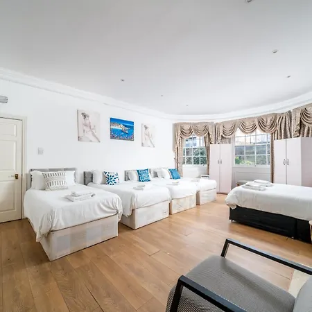 Apartment Spacious Canary Wharf Near 02 Arena, Excel Exhibition Centre, With Free Parking & Wifi *