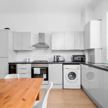 Spacious Canary Wharf Near 02 Arena, Excel Exhibition Centre, With Free Parking & Wifi Apartment London