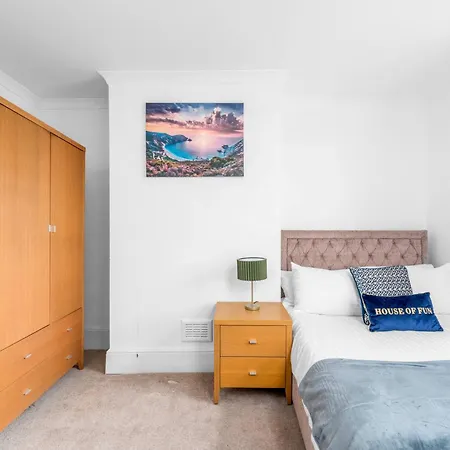 Spacious Canary Wharf Near 02 Arena, Excel Exhibition Centre, With Free Parking & Wifi *