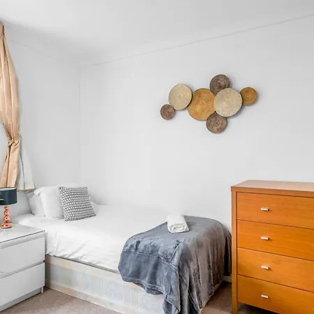 Spacious Canary Wharf Near 02 Arena, Excel Exhibition Centre, With Free Parking & Wifi Apartment London