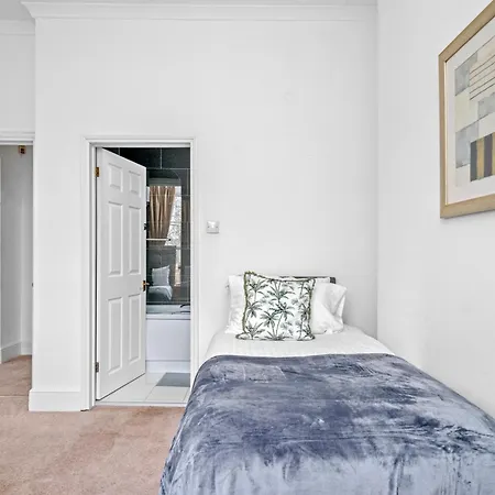 Spacious Canary Wharf Near 02 Arena, Excel Exhibition Centre, With Free Parking & Wifi Apartment