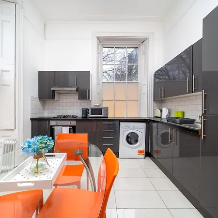 Spacious Canary Wharf Near 02 Arena, Excel Exhibition Centre, With Free Parking & Wifi Apartment *
