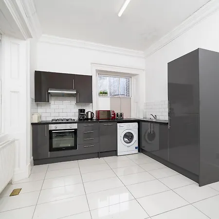 Spacious Canary Wharf Near 02 Arena, Excel Exhibition Centre, With Free Parking & Wifi Apartment *