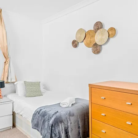 Spacious Canary Wharf Near 02 Arena, Excel Exhibition Centre, With Free Parking & Wifi