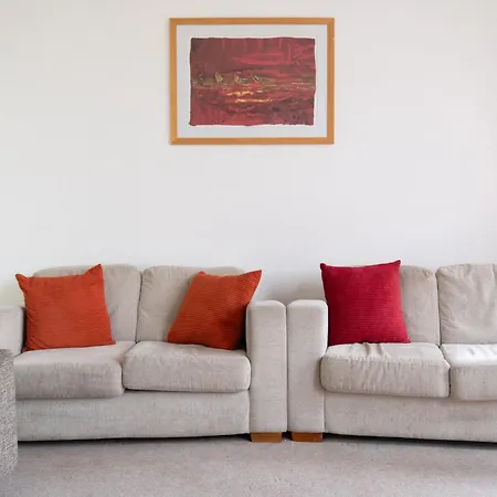 Spacious Canary Wharf Near 02 Arena, Excel Exhibition Centre, With Free Parking & Wifi * London
