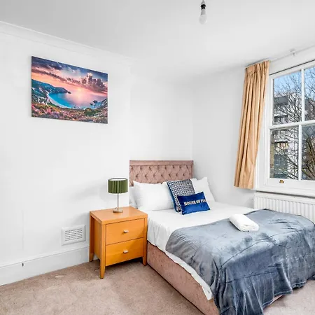 Apartment Spacious Canary Wharf Near 02 Arena, Excel Exhibition Centre, With Free Parking & Wifi *