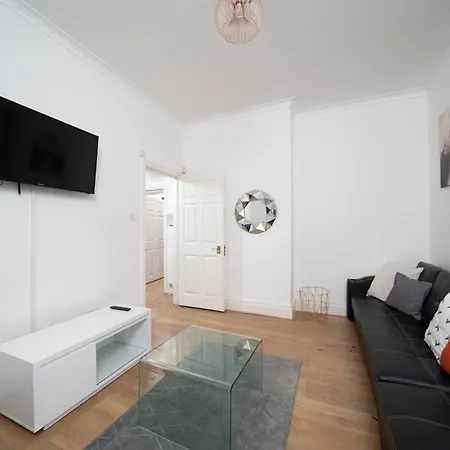 Apartment Spacious Canary Wharf Near 02 Arena, Excel Exhibition Centre, With Free Parking & Wifi *