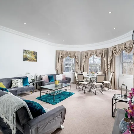 Apartment Spacious Canary Wharf Near 02 Arena, Excel Exhibition Centre, With Free Parking & Wifi *