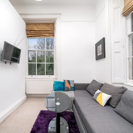 Apartment Spacious Canary Wharf Near 02 Arena, Excel Exhibition Centre, With Free Parking & Wifi *