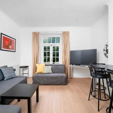 Spacious Canary Wharf Near 02 Arena, Excel Exhibition Centre, With Free Parking & Wifi * London