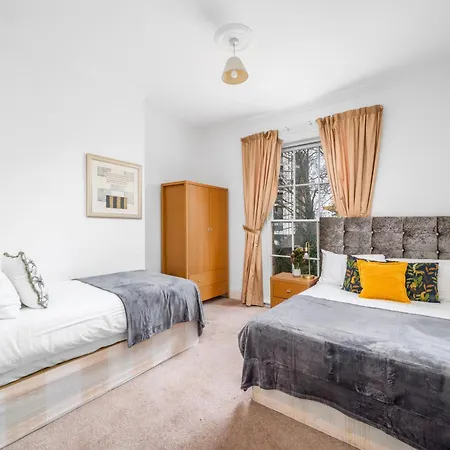 Spacious Canary Wharf Near 02 Arena, Excel Exhibition Centre, With Free Parking & Wifi London
