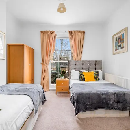 Spacious Canary Wharf Near 02 Arena, Excel Exhibition Centre, With Free Parking & Wifi Apartment