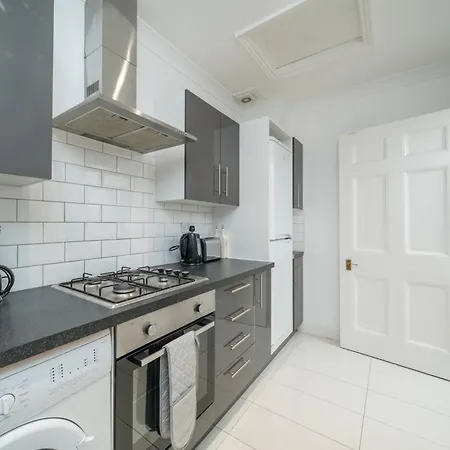 Apartment Spacious Canary Wharf Near 02 Arena, Excel Exhibition Centre, With Free Parking & Wifi *