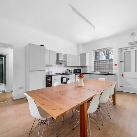 Spacious Canary Wharf Near 02 Arena, Excel Exhibition Centre, With Free Parking & Wifi * London