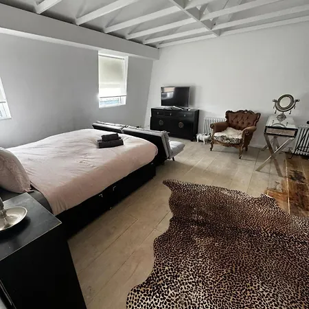 Loft By Let It B Travel London