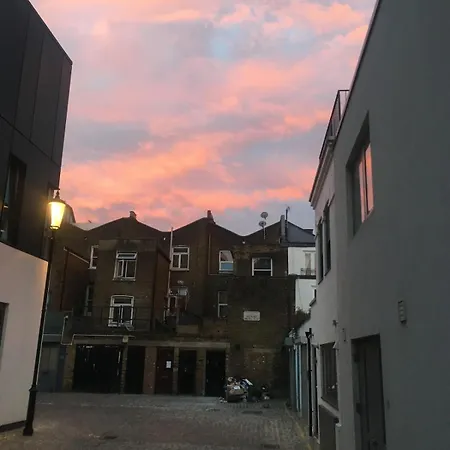 Private Mews Flat, Portobello *
