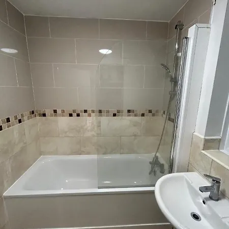 Close To London Bridge Homestay