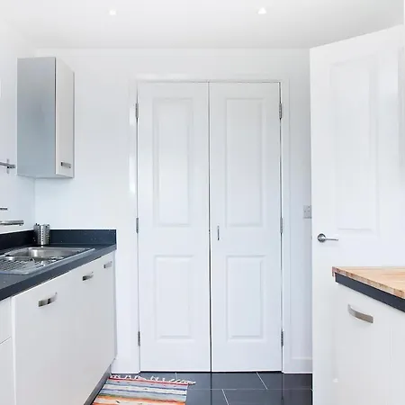 Apartment Lovely 2-bed In *