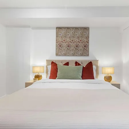 The Urban Hideaway Near Portobello Road Apartment London