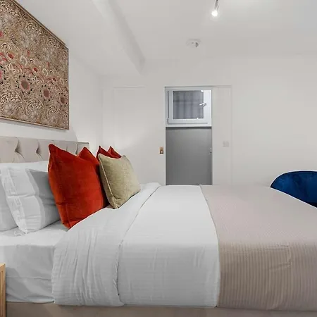 The Urban Hideaway Near Portobello Road London