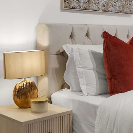 The Urban Hideaway Near Portobello Road Apartment London