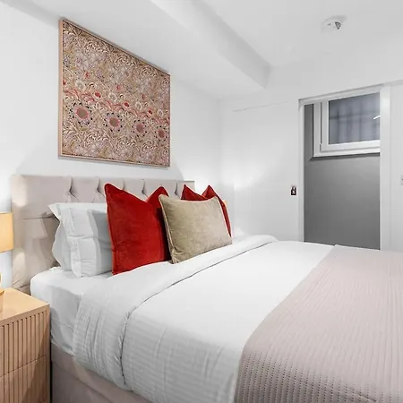 The Urban Hideaway Near Portobello Road Apartment