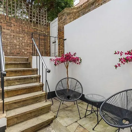 The Urban Hideaway Near Portobello Road Apartment London