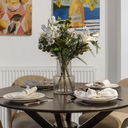 The Urban Hideaway Near Portobello Road