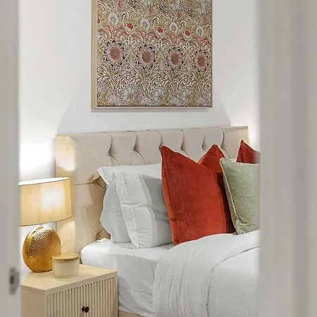 The Urban Hideaway Near Portobello Road Apartment *