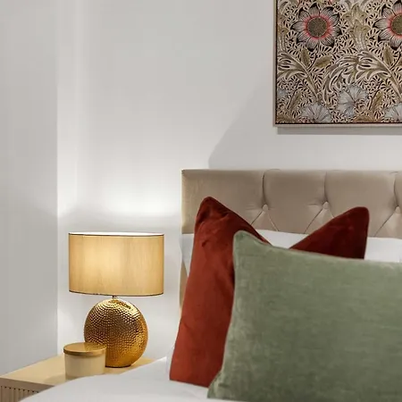 The Urban Hideaway Near Portobello Road *