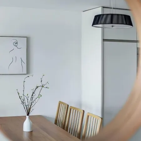 Stunning 2b Vauxhall Near Thames & Tube Apartment