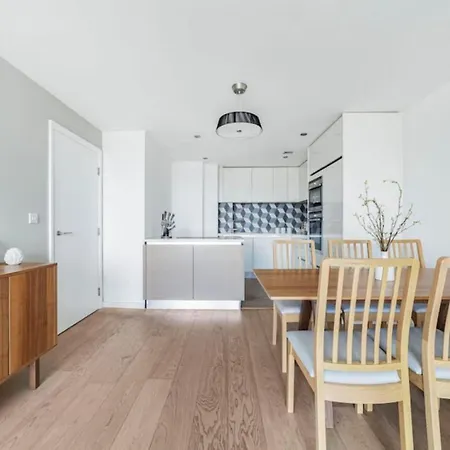 Stunning 2b Vauxhall Near Thames & Tube Apartment London