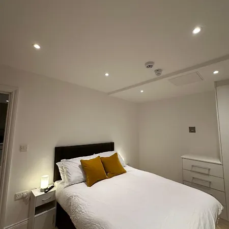 Apartment West One *