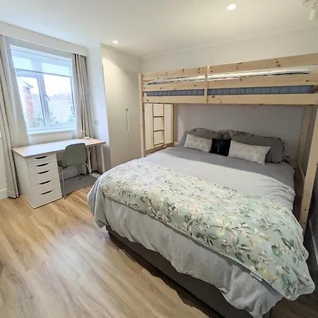 Stylish 2 Bedroom In North Finchley Apartment