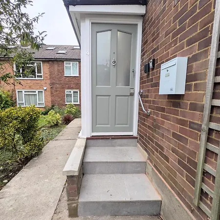 Stylish 2 Bedroom In North Finchley Apartment