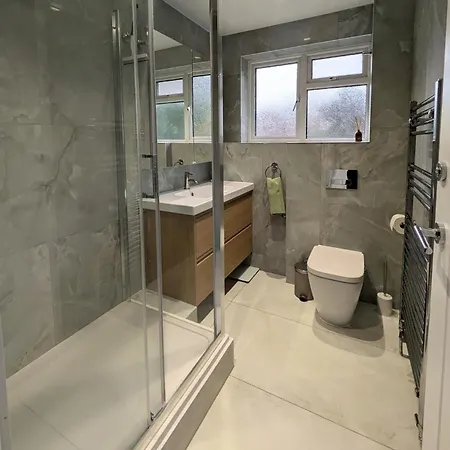 Stylish 2 Bedroom In North Finchley * London