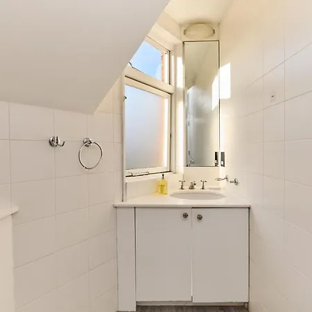 The Hampstead Getaway - Charming 5bdr With Conservatory Apartment