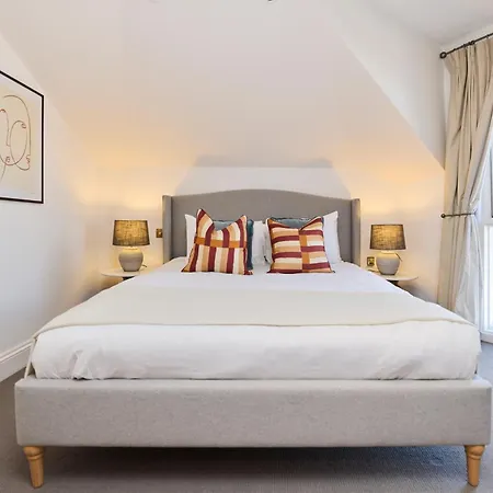 The Hampstead Getaway - Charming 5bdr With Conservatory