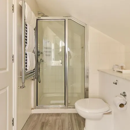 The Hampstead Getaway - Charming 5bdr With Conservatory Apartment London