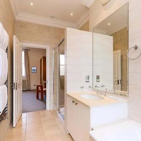 The Hampstead Getaway - Charming 5bdr With Conservatory Apartment