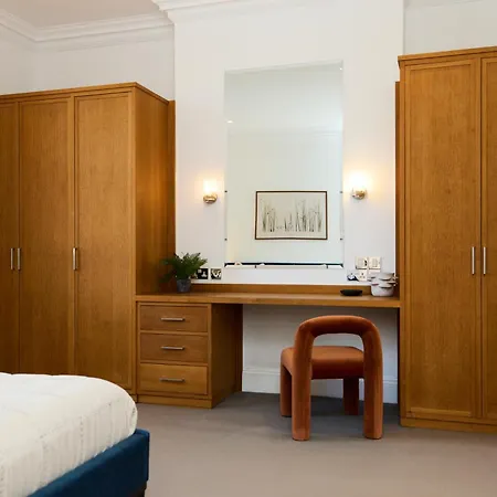 The Hampstead Getaway - Charming 5bdr With Conservatory Apartment London