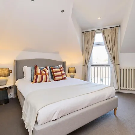 Apartment The Hampstead Getaway - Charming 5bdr With Conservatory London