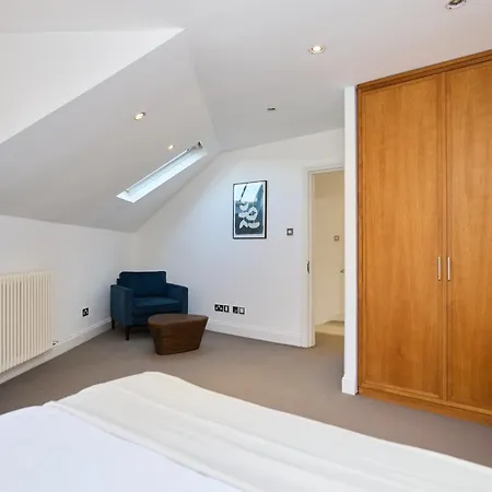 The Hampstead Getaway - Charming 5bdr With Conservatory Apartment