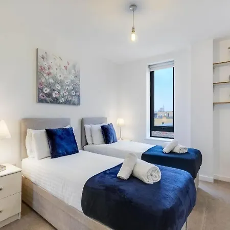 Modern 3-bedroom, 1-bathroom In East Apartment