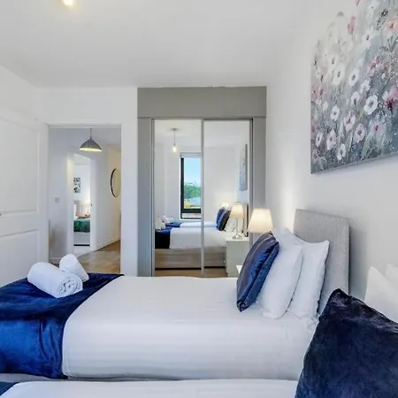 Modern 3-bedroom, 1-bathroom In East * London